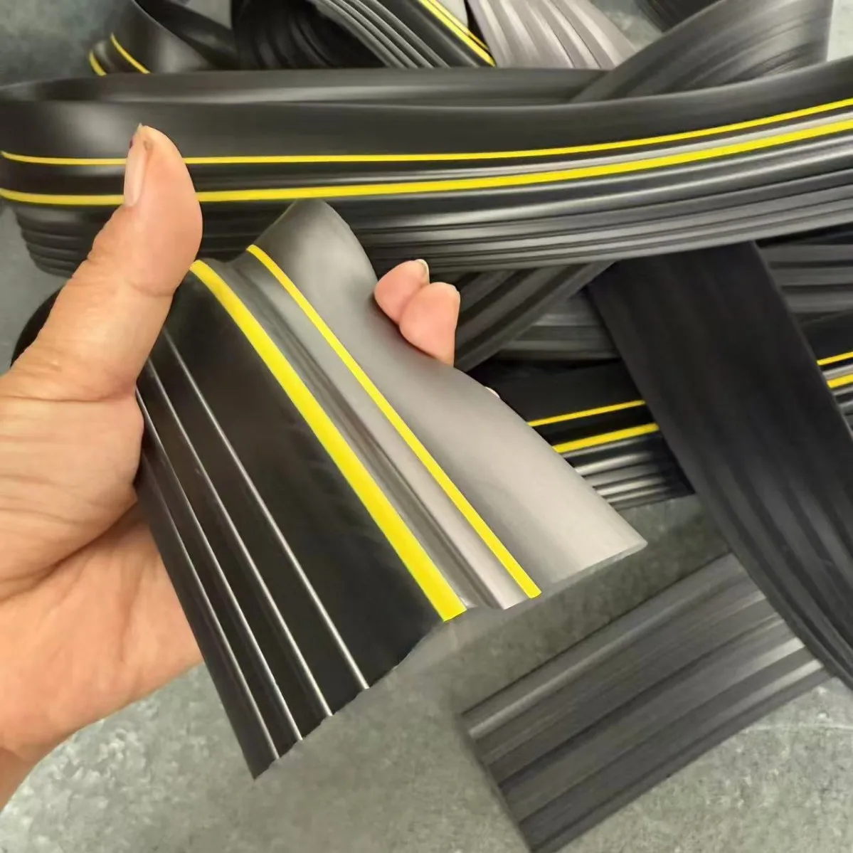 1M Garage threshold strip rolling shutter door bottom sealing strip waterproof strip dustproof and with wire trough
1M Garage threshold strip rolling shutter door bottom sealing strip waterproof strip dustproof and with wire trough