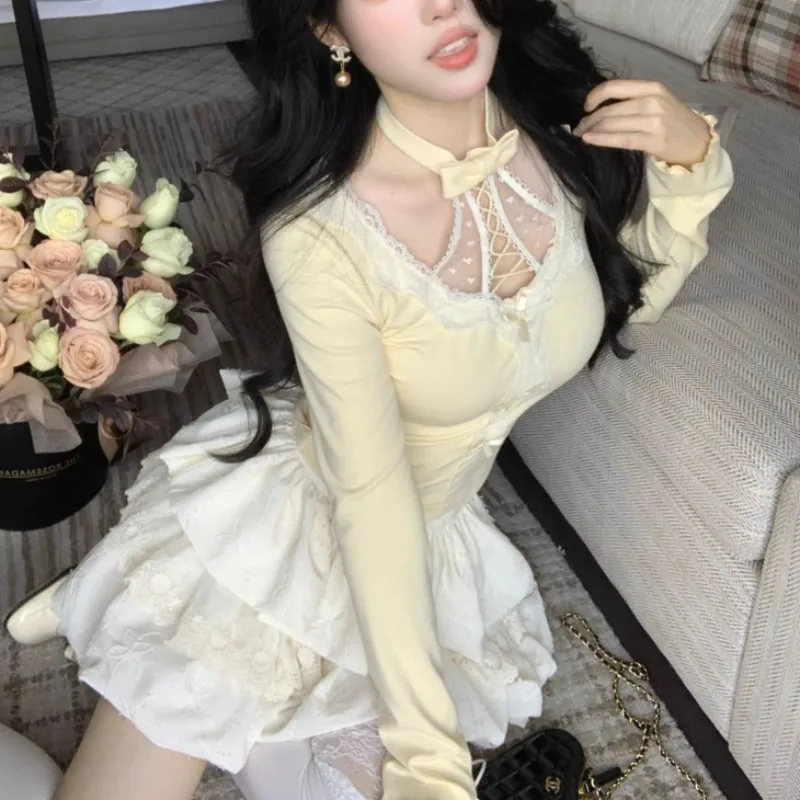 Spring New Fashion Sweet Sexy 2 Piece Set Women Lace Hanging Neck T-shirt + Mini Cake Skirt Korean Chic Slim Y2k Hot Chick Suit
Spring New Fashion Sweet Sexy 2 Piece Set Women Lace Hanging Neck T-shirt + Mini Cake Skirt Korean Chic Slim Y2k Hot Chick Suit