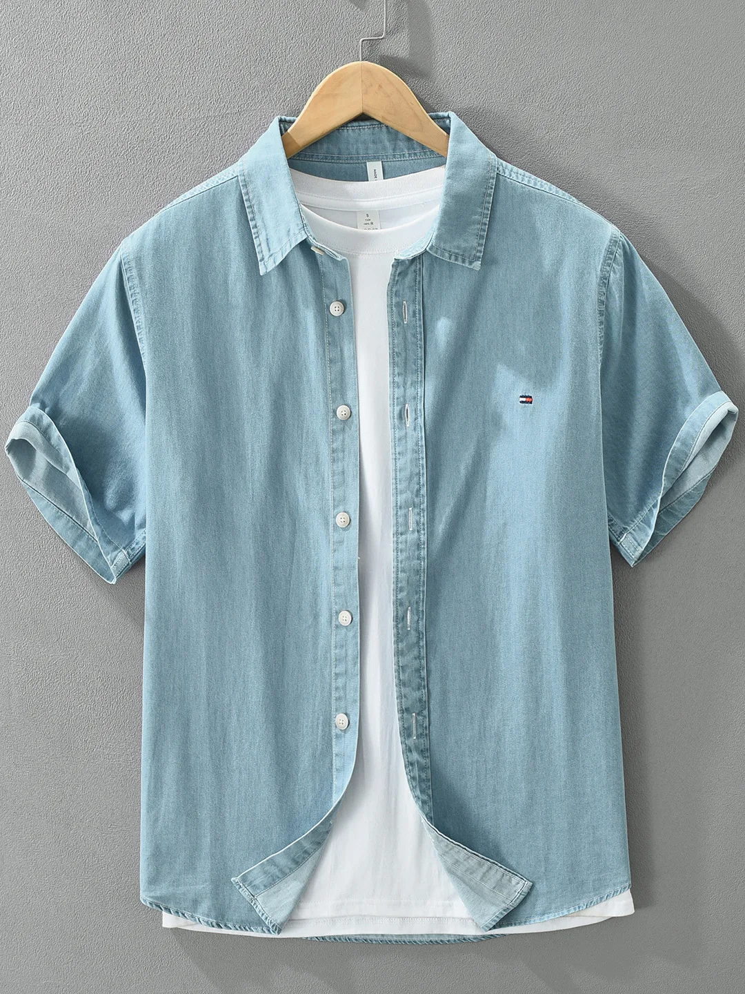 Retro Japanese Style Embroidered Denim Short Sleeve Cotton Casual Shirt for Men Summer Trendy Loose Fit Street Style Shirt
Retro Japanese Style Embroidered Denim Short Sleeve Cotton Casual Shirt for Men Summer Trendy Loose Fit Street Style Shirt