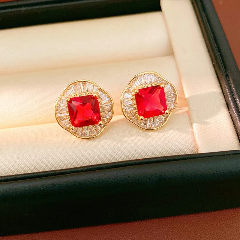 Vintage Red Zircon Stud Earrings Square Baguette CZ Halo Earrings Luxury Commute Jewelry For Women
Vintage Red Zircon Stud Earrings Square Baguette CZ Halo Earrings Luxury Commute Jewelry For Women