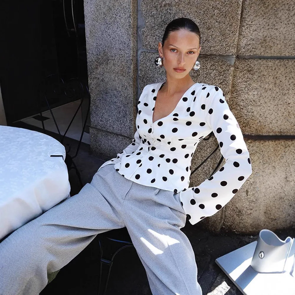 French Elegant V-Neck Polka Dot Waist-Cinching Long Sleeve Jacket Women's Summer New Style European And American Fashion
French Elegant V-Neck Polka Dot Waist-Cinching Long Sleeve Jacket Women's Summer New Style European And American Fashion