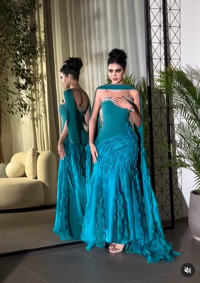 Stunning Navy Prom Dresses Ball Gown Layers Tulle Evening Gowns V-Neck Sleeveless Lace-up Back Beaded Sequins Top Party Dress
Stunning Navy Prom Dresses Ball Gown Layers Tulle Evening Gowns V-Neck Sleeveless Lace-up Back Beaded Sequins Top Party Dress