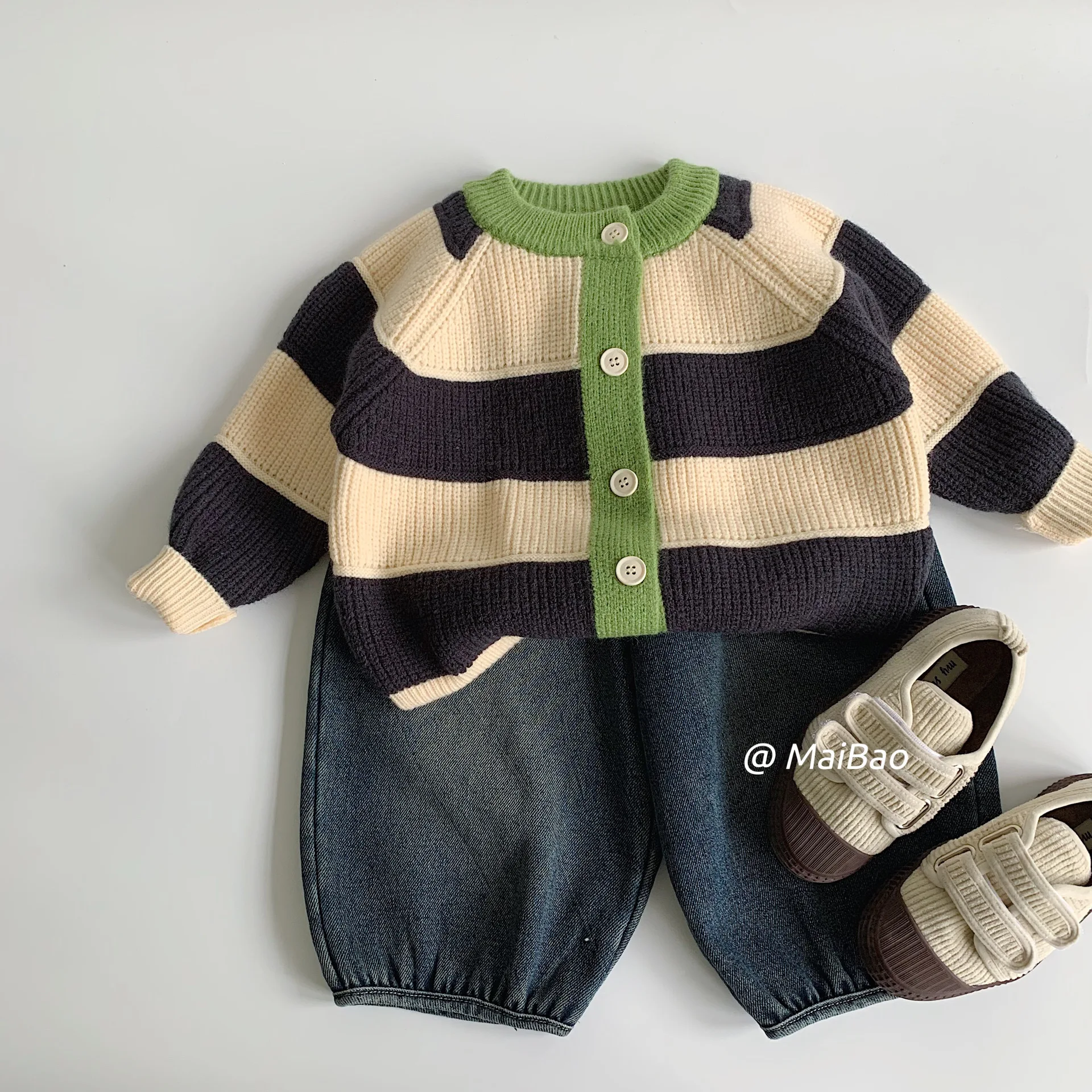Children's Sweater 2024 Winter Boys' and Girls' Striped Color Blocked Casual Cardigan Sweater Korean Edition Children's Coat
Children's Sweater 2024 Winter Boys' and Girls' Striped Color Blocked Casual Cardigan Sweater Korean Edition Children's Coat