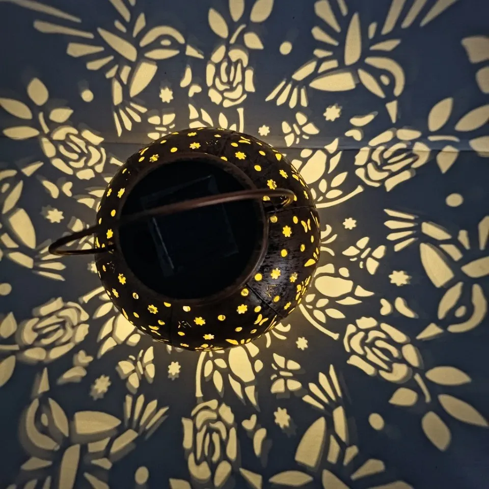 Vintage European Globe Solar Lamp Hollow Metal Butterfly Dragonfly Projection Light Waterproof Outdoor Ambient Light for Garden
Vintage European Globe Solar Lamp Hollow Metal Butterfly Dragonfly Projection Light Waterproof Outdoor Ambient Light for Garden