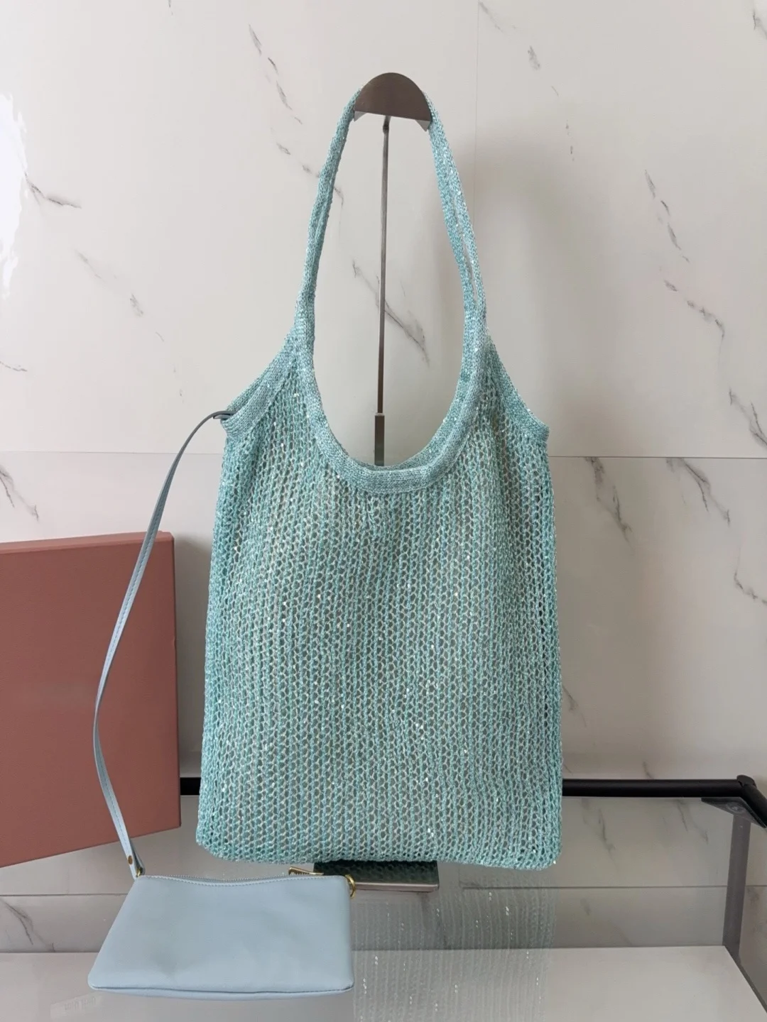 Sequin Mesh Tote Bag with Removable Leather Pouch Women Glitter See Through Shoulder Bag Summer Beach
Sequin Mesh Tote Bag with Removable Leather Pouch Women Glitter See Through Shoulder Bag Summer Beach