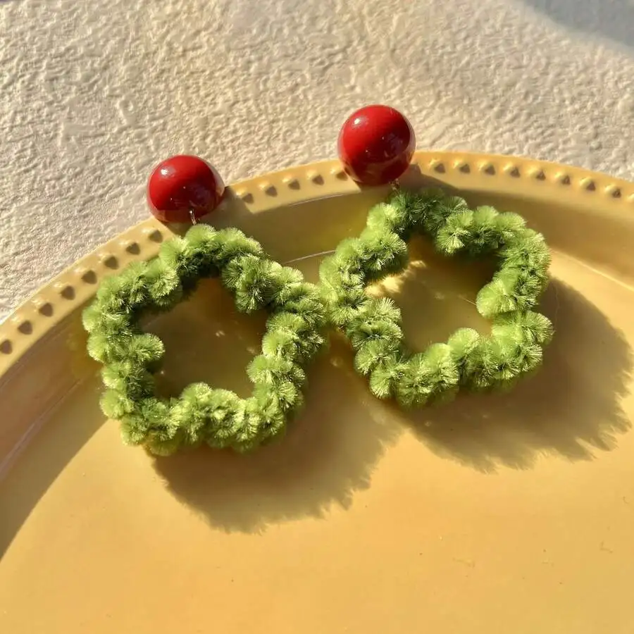 Red Half Round Green Floral Clip On Earrings For Women Holiday Party Casual Wear
Red Half Round Green Floral Clip On Earrings For Women Holiday Party Casual Wear