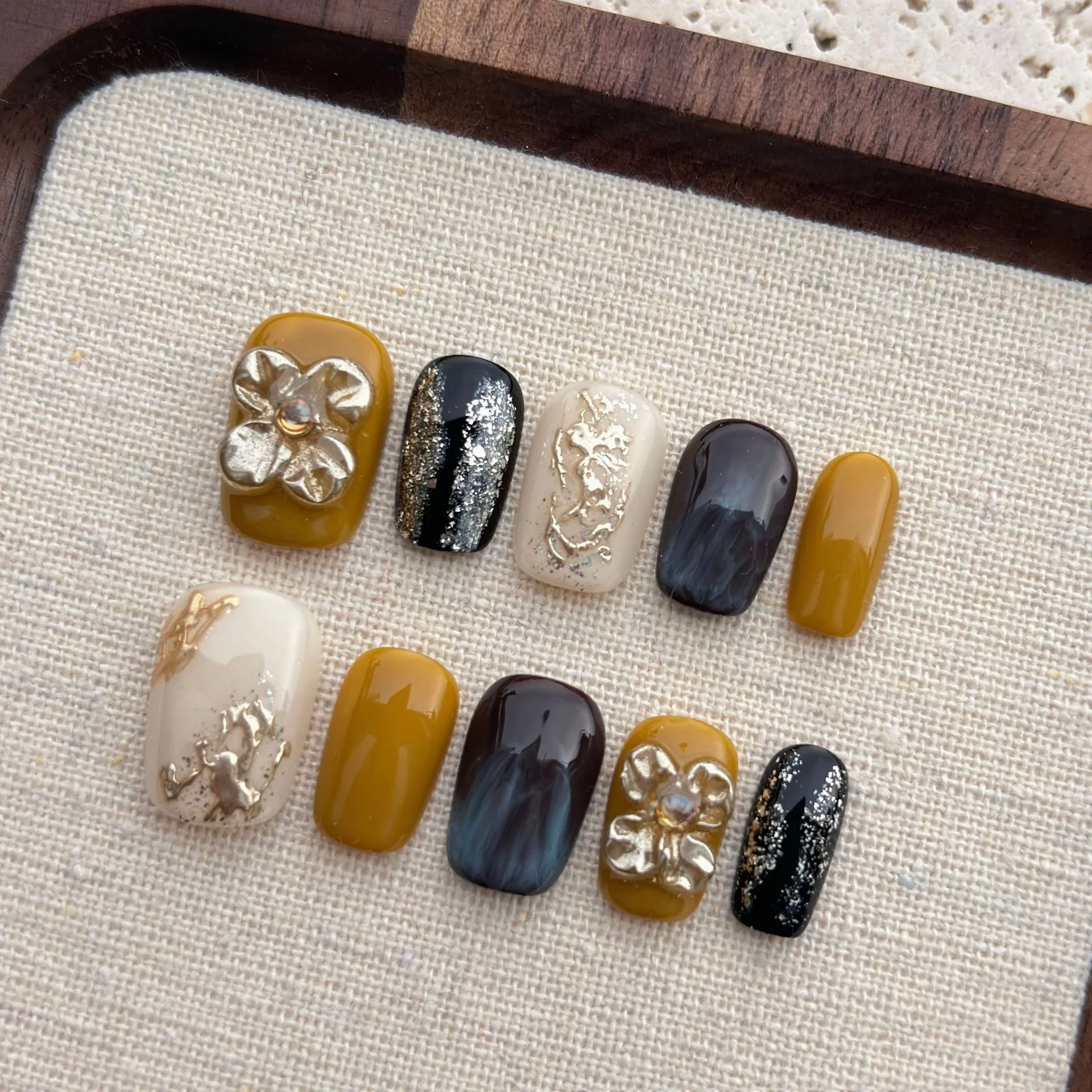 10Pcs 3D Retro Flower Handmade Press on Nails Short Square Head Fake Nails Shiny Powder Detachable Full Cover False Nails Tips
10Pcs 3D Retro Flower Handmade Press on Nails Short Square Head Fake Nails Shiny Powder Detachable Full Cover False Nails Tips