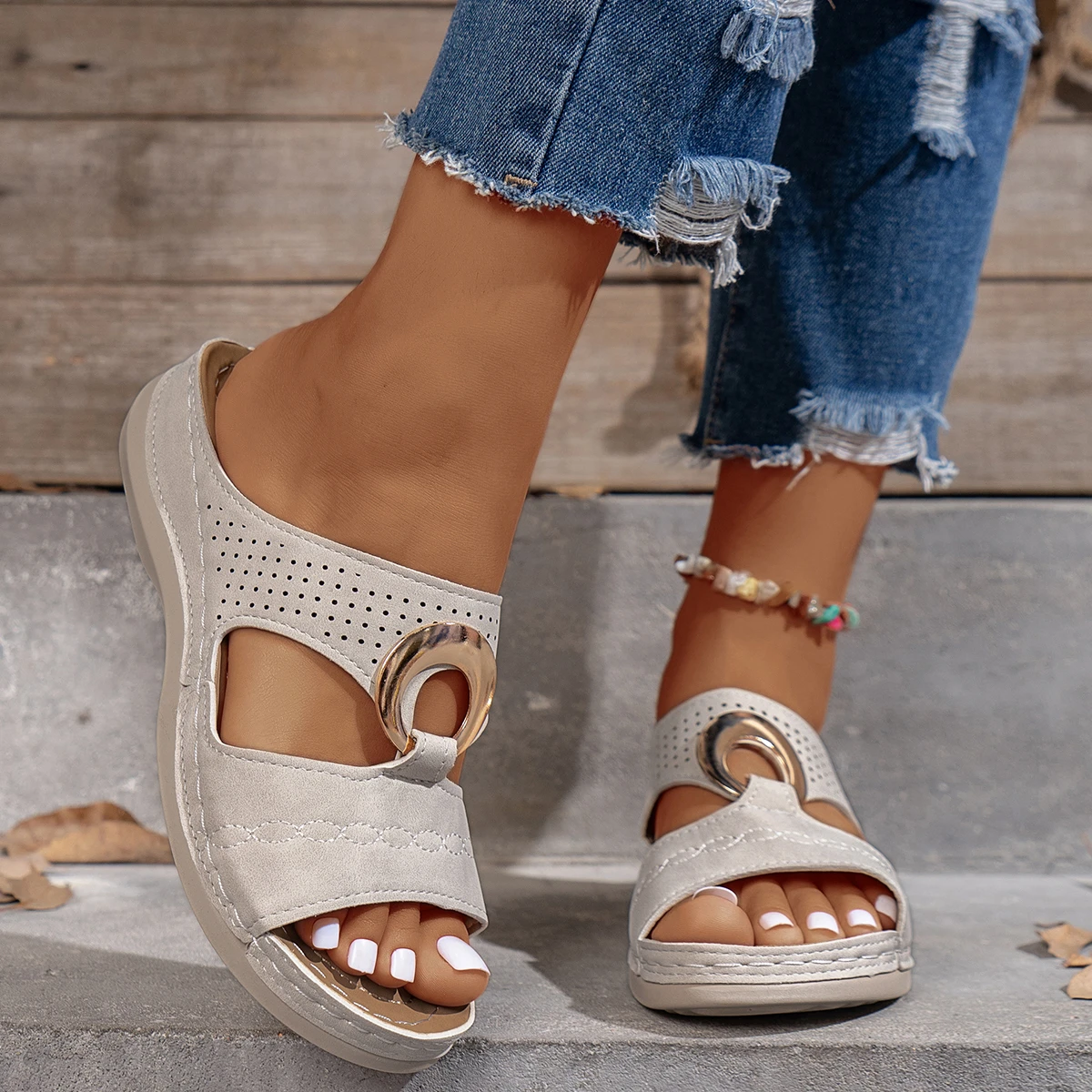 Women's Slip on Platform Wedge Open-Toe Sandals Retro Metal Buckle 2025 Summer Beach Casual Slippers Comfortable Ladies Shoes
Women's Slip on Platform Wedge Open-Toe Sandals Retro Metal Buckle 2025 Summer Beach Casual Slippers Comfortable Ladies Shoes