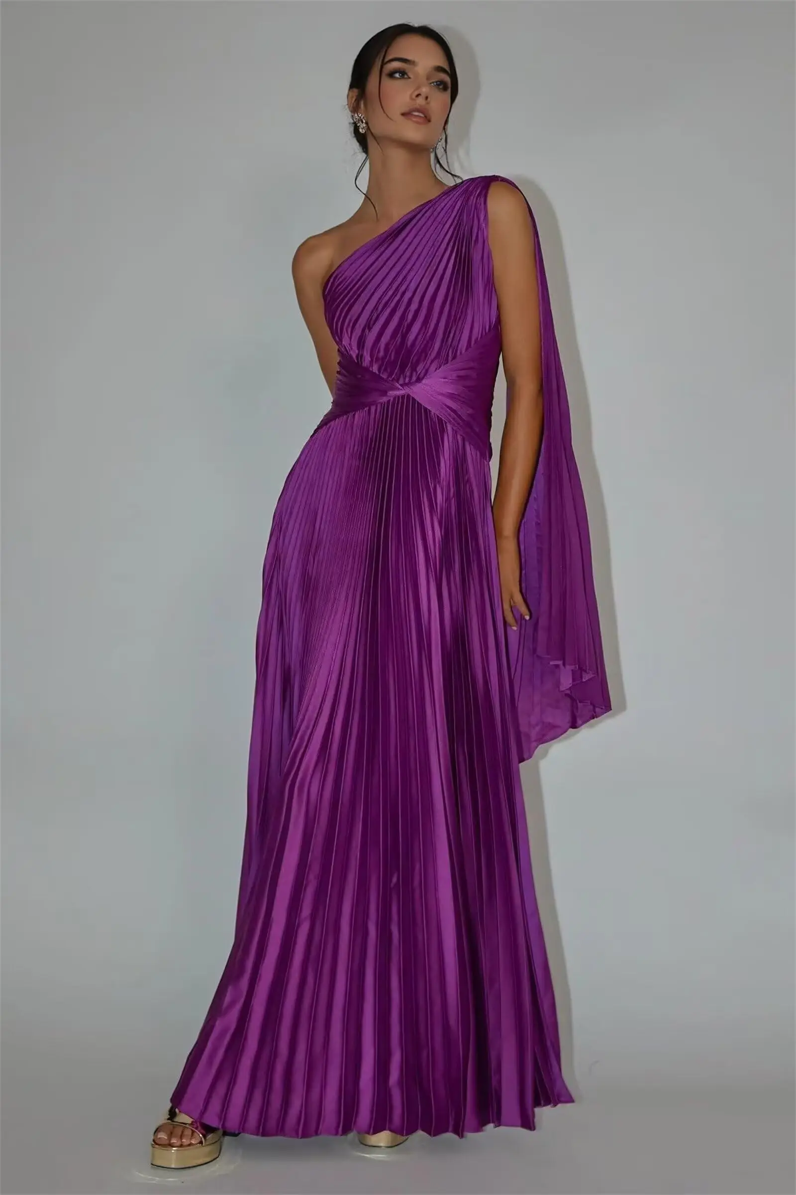 Pleated One Shoulder Satin Bridesmaid Dresses Long Sleeveless Prom Evening Gown
Pleated One Shoulder Satin Bridesmaid Dresses Long Sleeveless Prom Evening Gown