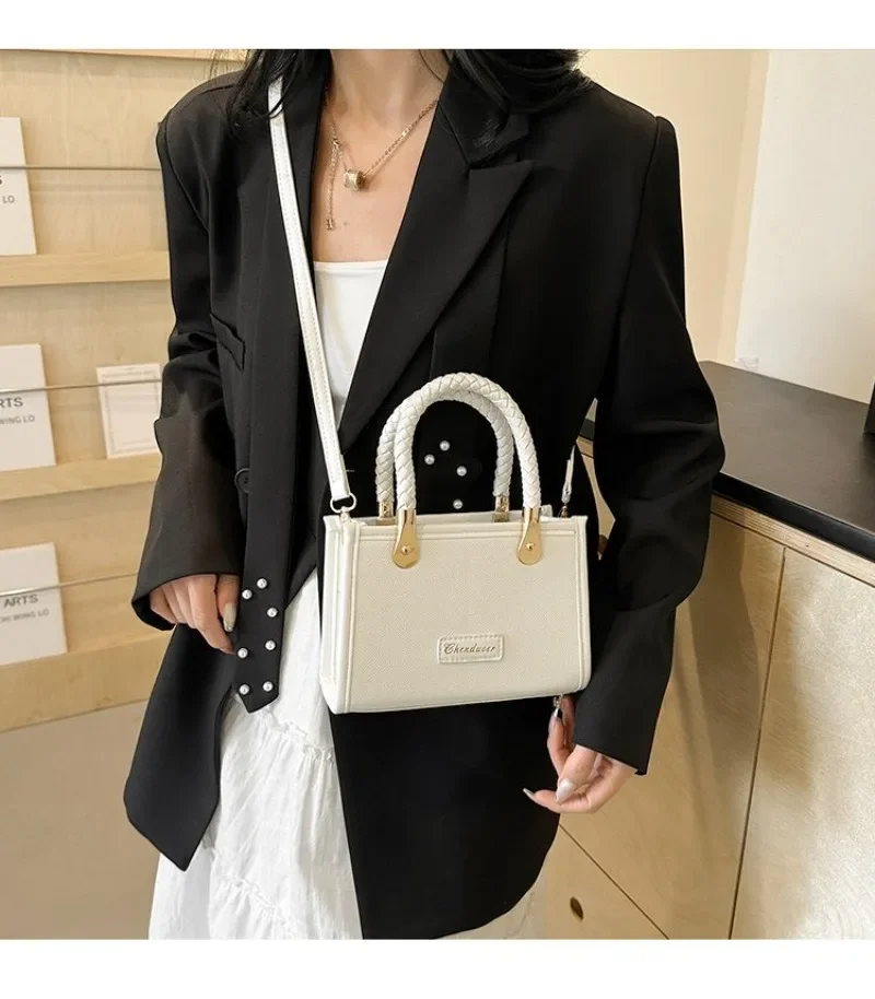 Famous Designer Crossbody Bag Leather Handbag Women Shoulder Messenger Tote Luxury Brand Popular Classic Elegant Spacious
Famous Designer Crossbody Bag Leather Handbag Women Shoulder Messenger Tote Luxury Brand Popular Classic Elegant Spacious