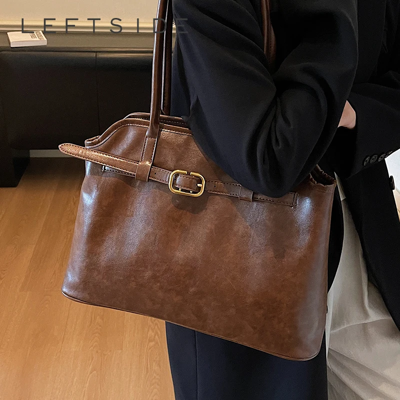 LEFTSIDE Women Large Capacity PU Leather Shoulder Bag 2025 Winter Short Handle Square Tote Bag Luxury Designer Trend Handbags
LEFTSIDE Women Large Capacity PU Leather Shoulder Bag 2025 Winter Short Handle Square Tote Bag Luxury Designer Trend Handbags