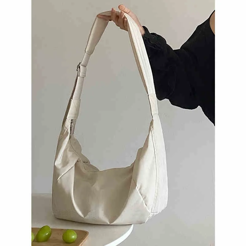 Large Capacity Tote Bag Casual Lightweight Versatile College Student Simple Dumpling Bag Shoulder Bag for Everyday Use
Large Capacity Tote Bag Casual Lightweight Versatile College Student Simple Dumpling Bag Shoulder Bag for Everyday Use