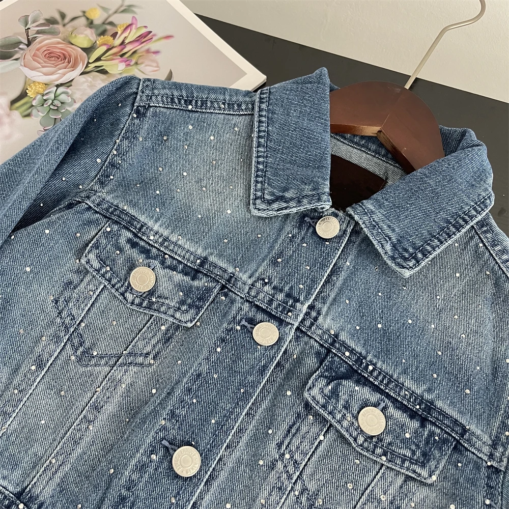 Luxury Diamond Denim Coat Women Autumn New Vintage Turn Down Collar Single-breasted Short Top Casual Loose Soft Female Jackets
Luxury Diamond Denim Coat Women Autumn New Vintage Turn Down Collar Single-breasted Short Top Casual Loose Soft Female Jackets