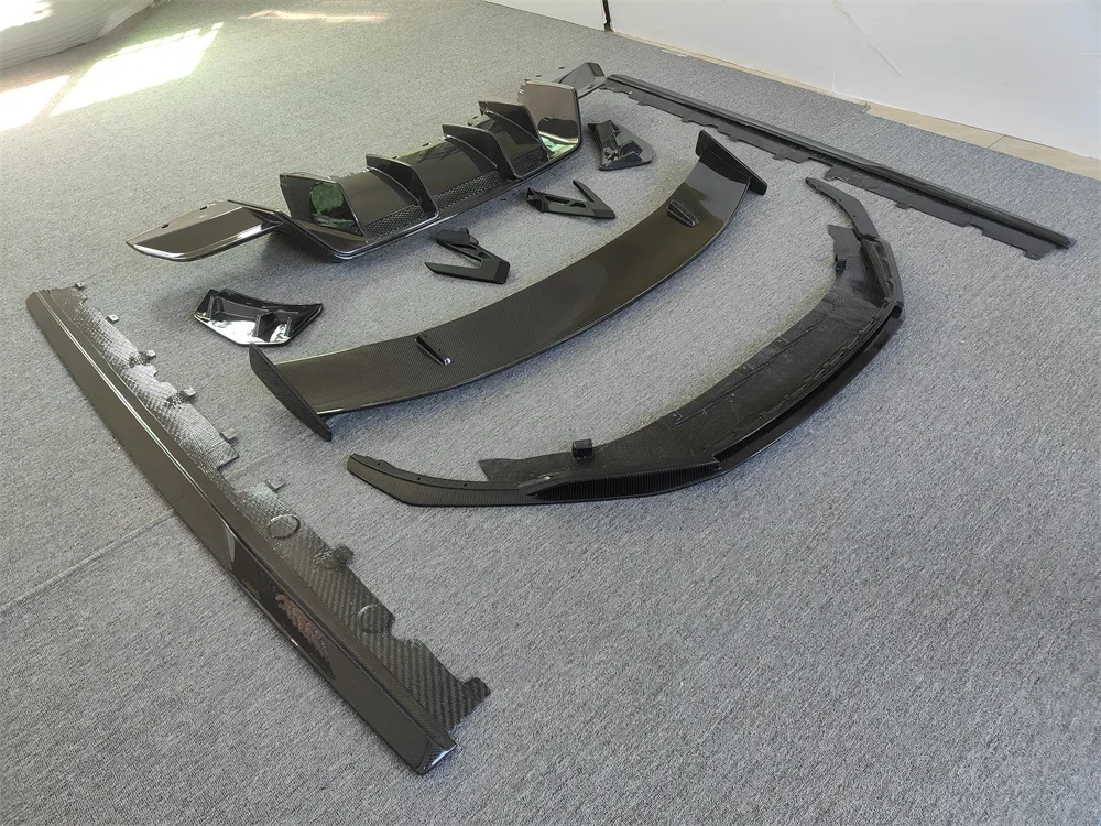 Suitable for 18-20 Audi R8 carbon fiber P-type body kit Audi R8 front lip and rear diffuser side skirts and tail wing
Suitable for 18-20 Audi R8 carbon fiber P-type body kit Audi R8 front lip and rear diffuser side skirts and tail wing