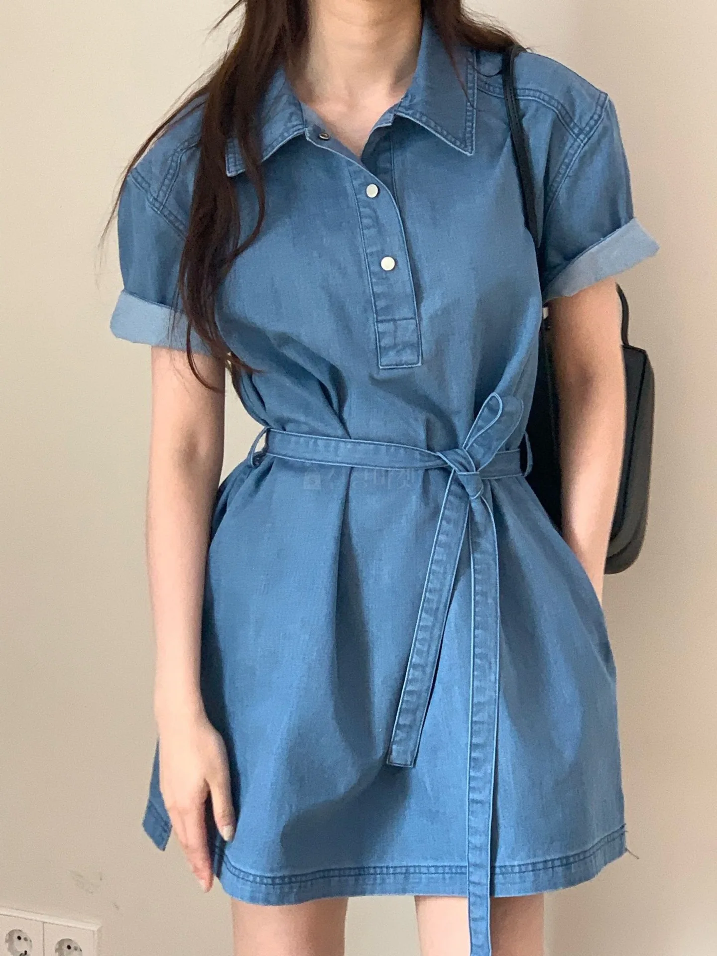 Chic Turn Down Collar Short Sleeve Denim Dress Summer Women's Button Design Lace Up A-Line Dresses Stylish Vintage Mini Dress
Chic Turn Down Collar Short Sleeve Denim Dress Summer Women's Button Design Lace Up A-Line Dresses Stylish Vintage Mini Dress