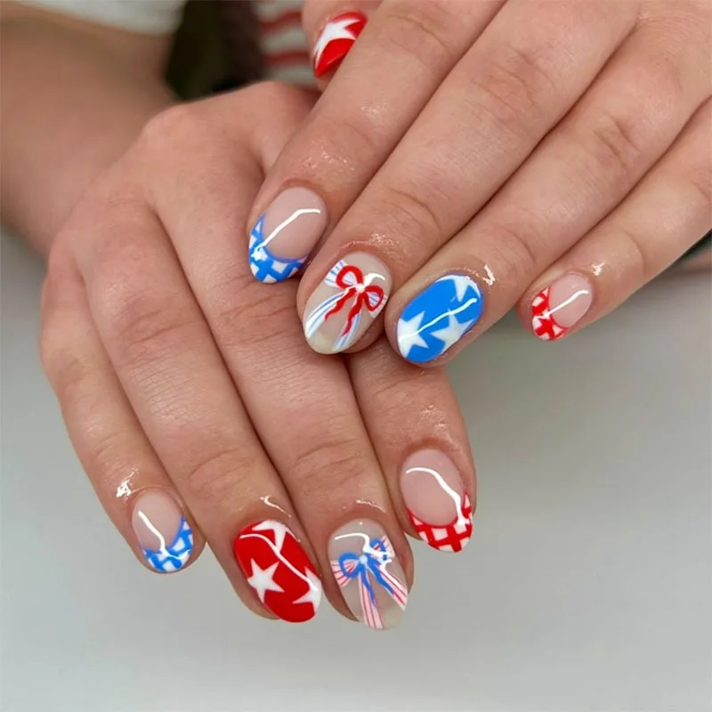 Red-and-blue ombre almond‑shaped nails with star and bow motifs, paired with a plaid nail sticker—perfect for U.S. Independence
Red-and-blue ombre almond‑shaped nails with star and bow motifs, paired with a plaid nail sticker—perfect for U.S. Independence