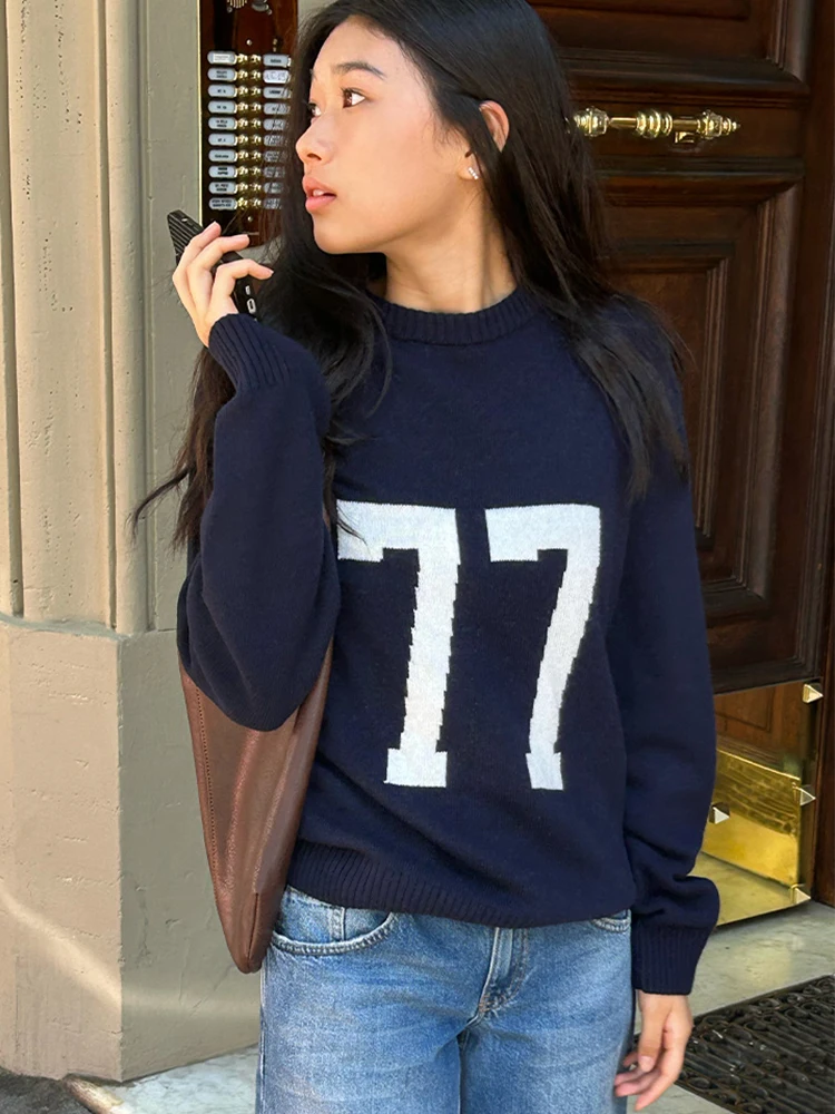 European and American letter printed women's casual sweater autumn and winter dark blue knit O-neck pullover fashion pullover
European and American letter printed women's casual sweater autumn and winter dark blue knit O-neck pullover fashion pullover