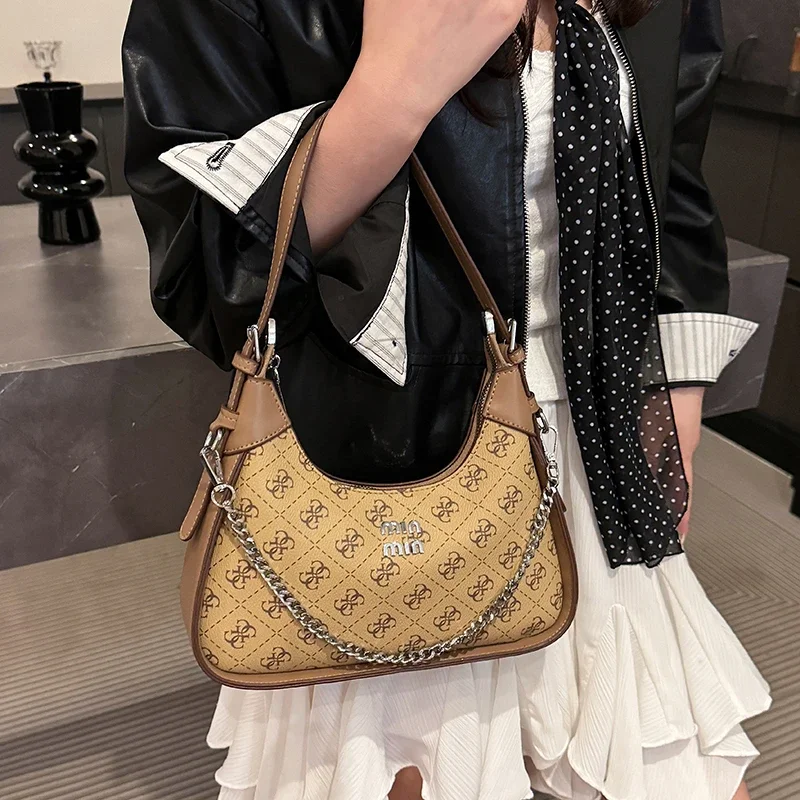 Classic Fashion Tote Bag For Women Minimalist Vintage Style Zipper Crossbody Bag With Leather Tassel Charm And Letter Logo
Classic Fashion Tote Bag For Women Minimalist Vintage Style Zipper Crossbody Bag With Leather Tassel Charm And Letter Logo