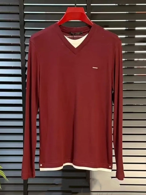 High Quality Men's V-Neck T-Shirt Fake Two-Piece Base Shirt Handsome Personality Spring Fashion Lightweight Luxury Style Pure...
High Quality Men's V-Neck T-Shirt Fake Two-Piece Base Shirt Handsome Personality Spring Fashion Lightweight Luxury Style Pure...