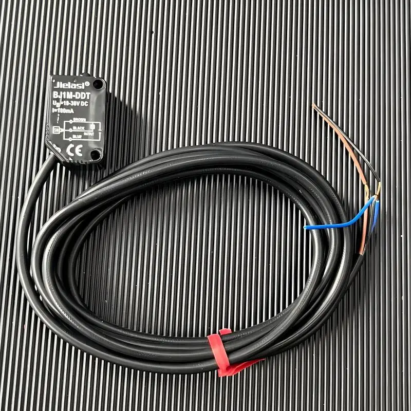 1pcs ED30-D10C4 E3Z-D61 Miniature DC Photoelectric Sensor Switch Precise Detection
1pcs ED30-D10C4 E3Z-D61 Miniature DC Photoelectric Sensor Switch Precise Detection