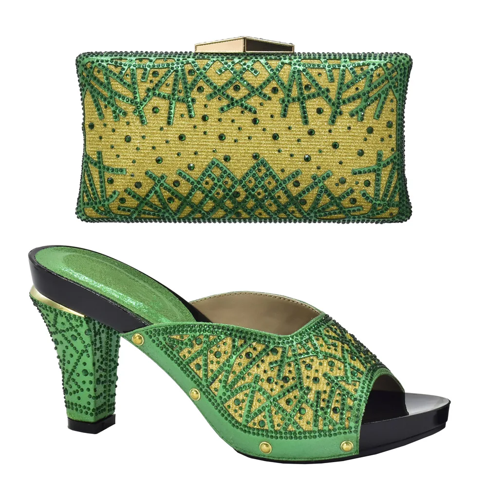 Round head sandals, hot diamonds, the same clutch bag, dinner bag, outer wear, shoe bag matching
Round head sandals, hot diamonds, the same clutch bag, dinner bag, outer wear, shoe bag matching