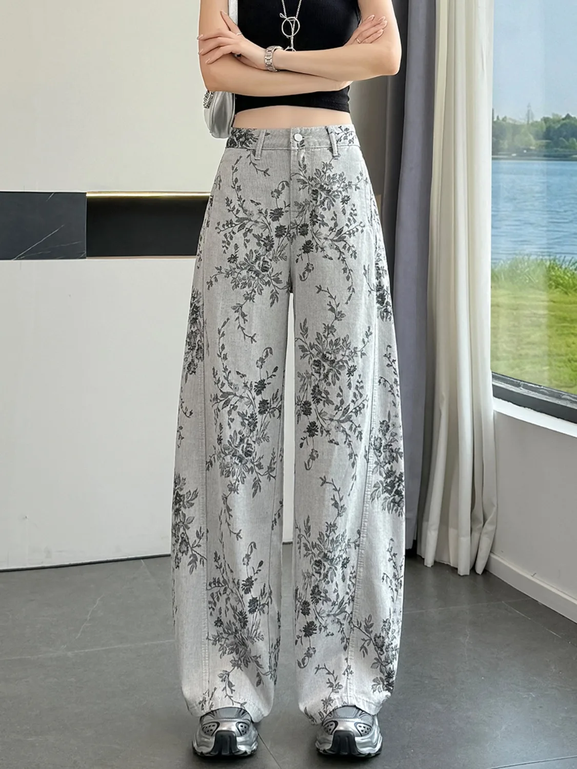 Summer Casual High Waist Straight Leg Wide Leg Jeans Women's Long Pants Silk Embroidery Design Casual Comfortable Denim Skinnies
Summer Casual High Waist Straight Leg Wide Leg Jeans Women's Long Pants Silk Embroidery Design Casual Comfortable Denim Skinnies