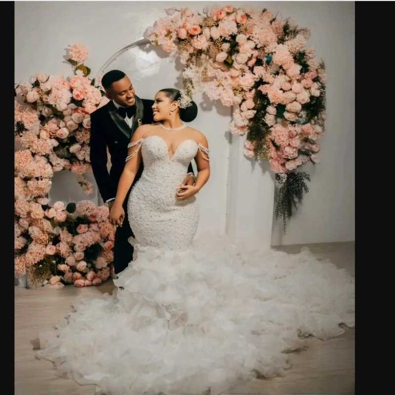 Customized O-Neck Sparkly Pearls Crystals Luxurious Wedding Dress Vestidos De Novia Long Sleeves Organza Tiers Bridal Gown
Customized O-Neck Sparkly Pearls Crystals Luxurious Wedding Dress Vestidos De Novia Long Sleeves Organza Tiers Bridal Gown