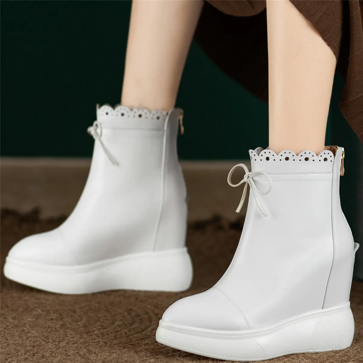 Winter Platform Pumps Shoes Women Genuine Leather Wedges High Heel Snow Boots Female Pointed Toe Fashion Sneakers Casual Shoes
Winter Platform Pumps Shoes Women Genuine Leather Wedges High Heel Snow Boots Female Pointed Toe Fashion Sneakers Casual Shoes