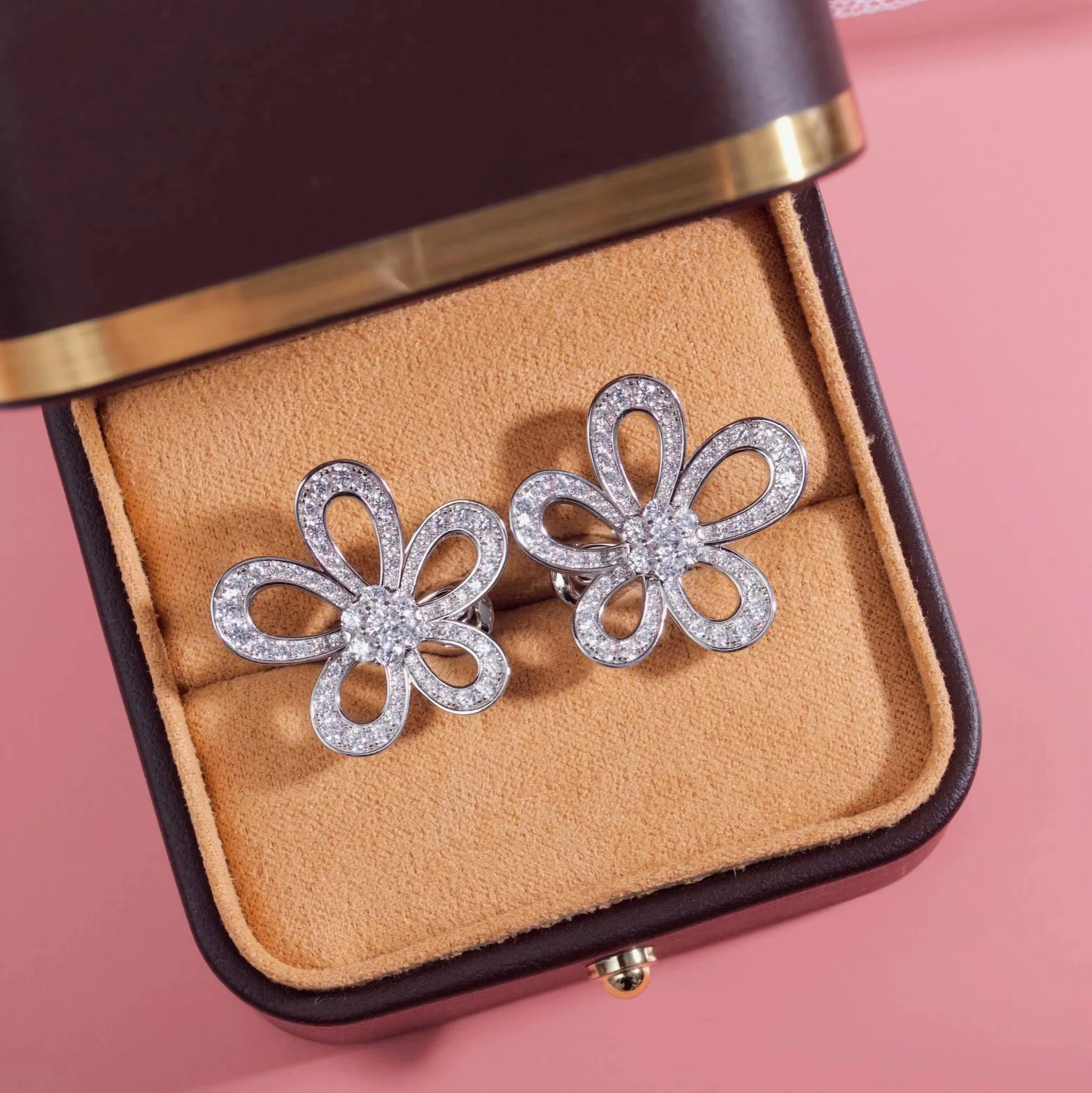 Original Design Five Leaf Flower Earstuds for Women, Personalized Fashion Jewelry, Exquisite Gifts
Original Design Five Leaf Flower Earstuds for Women, Personalized Fashion Jewelry, Exquisite Gifts