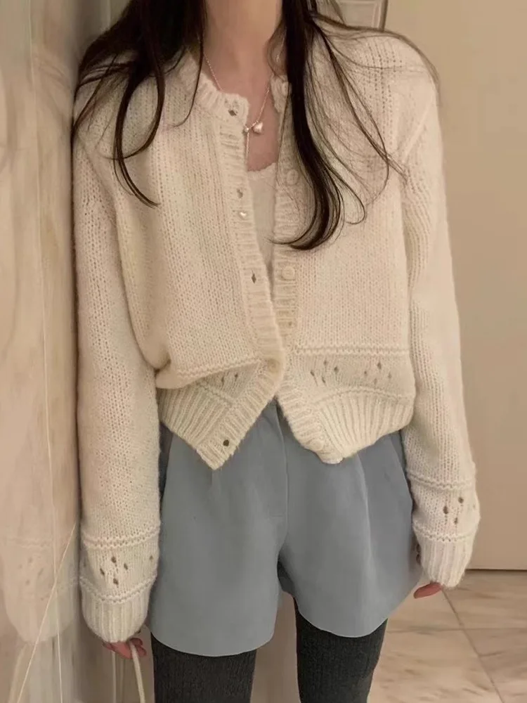 Мягкая уютная осенне-зимняя верхняя одежда, женский вязаный кардиган с длинными рукавами в корейском стиле, свитер с круглым вырезом и цветочным узором
Мягкая уютная осенне-зимняя верхняя одежда, женский вязаный кардиган с длинными рукавами в корейском стиле, свитер с круглым вырезом и цветочным узором