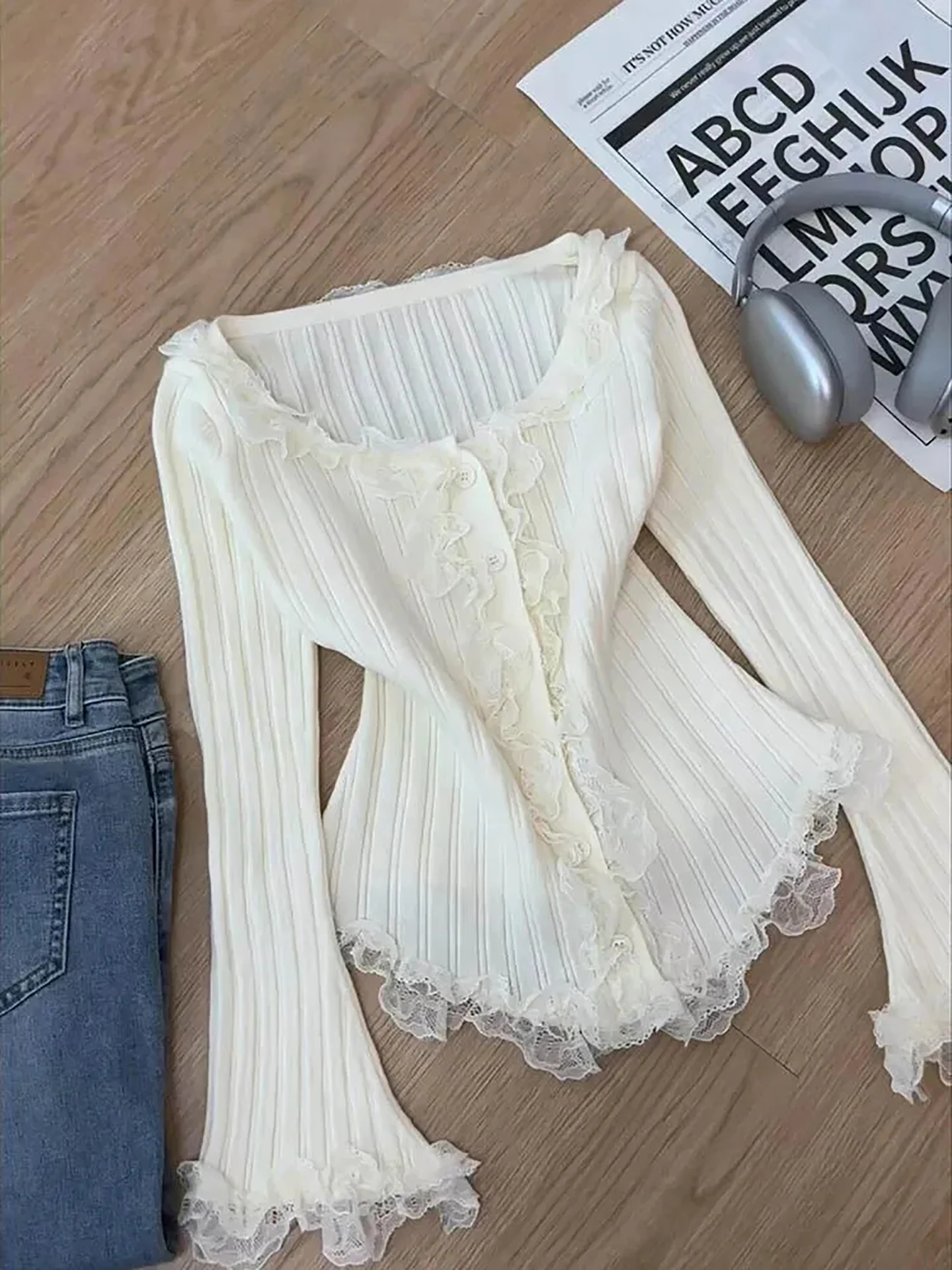 Шикарный вязаный свитер с кружевной отделкой, женский осенне-зимний новый облегающий модный свитер для поездок на работу, антивозрастной свитер из мягкого материала
Шикарный вязаный свитер с кружевной отделкой, женский осенне-зимний новый облегающий модный свитер для поездок на работу, антивозрастной свитер из мягкого материала