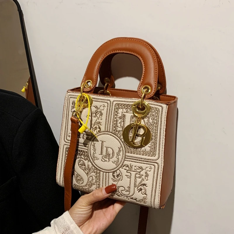 Vintage Blue Cute Butterfly Ladies Handbag Girls New Fashion Mini Square Bag Premium Hundred Chain Shoulder Crossbody Bucket Bag
Vintage Blue Cute Butterfly Ladies Handbag Girls New Fashion Mini Square Bag Premium Hundred Chain Shoulder Crossbody Bucket Bag