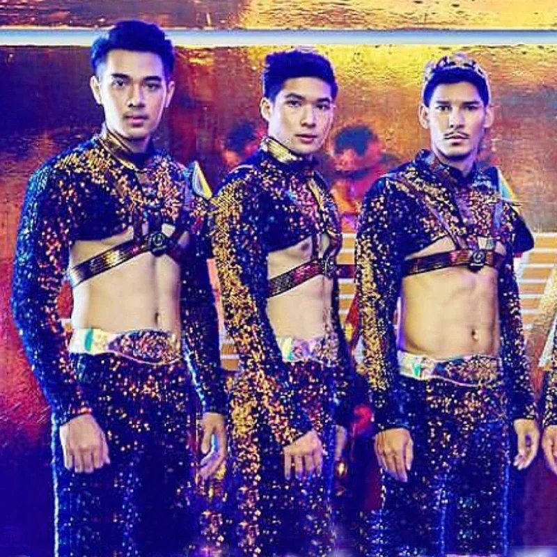 Bar Nightclub Symphony Sequins Suit Men'S Ds Half Top Pole Dance Pants Sexy Party Gogo Dance Costume Rave Outfit Clubwear XS2846
Bar Nightclub Symphony Sequins Suit Men'S Ds Half Top Pole Dance Pants Sexy Party Gogo Dance Costume Rave Outfit Clubwear XS2846