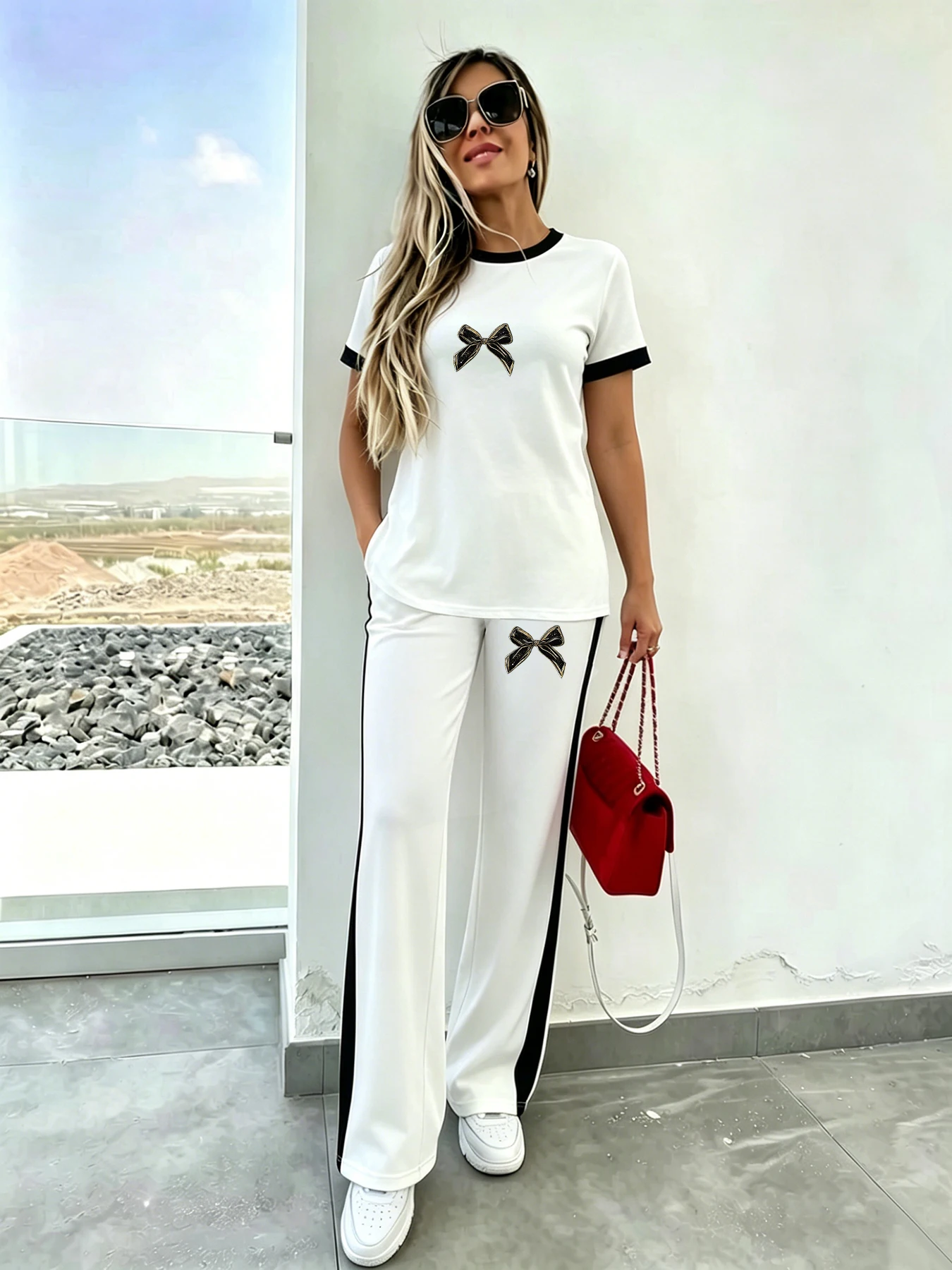 Summer Thin Breathable Color-Blocked Short-Sleeve and Long-Pants Set with Bow Print, Gentle Casual Sports Two-Piece Set
Summer Thin Breathable Color-Blocked Short-Sleeve and Long-Pants Set with Bow Print, Gentle Casual Sports Two-Piece Set