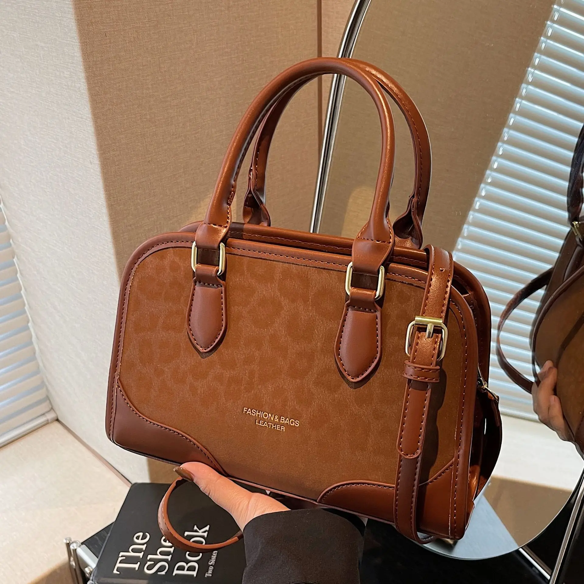 2025 Niche Crossbody Bag, Luxe Shoulder Purse for Women, Vintage Top Handle Tote, Fashion Day-to-Night Bag, Chic Sling Bag
2025 Niche Crossbody Bag, Luxe Shoulder Purse for Women, Vintage Top Handle Tote, Fashion Day-to-Night Bag, Chic Sling Bag