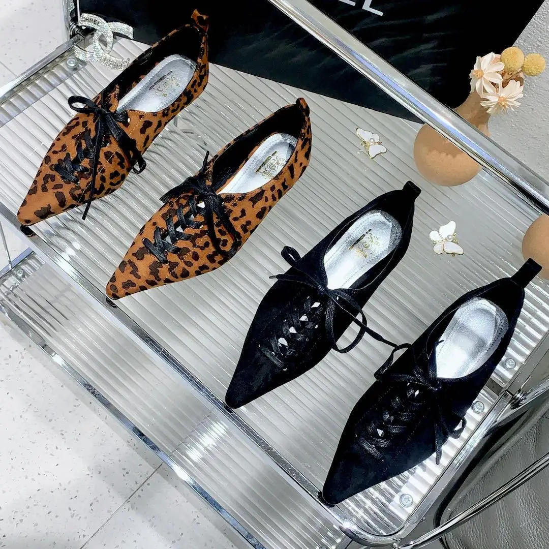Retro Pointed Toe round Head Women's Shoes Versatile Knot Black Low Heel Fashionable Casual PU Lined Rubber Bottomed Footwear
Retro Pointed Toe round Head Women's Shoes Versatile Knot Black Low Heel Fashionable Casual PU Lined Rubber Bottomed Footwear