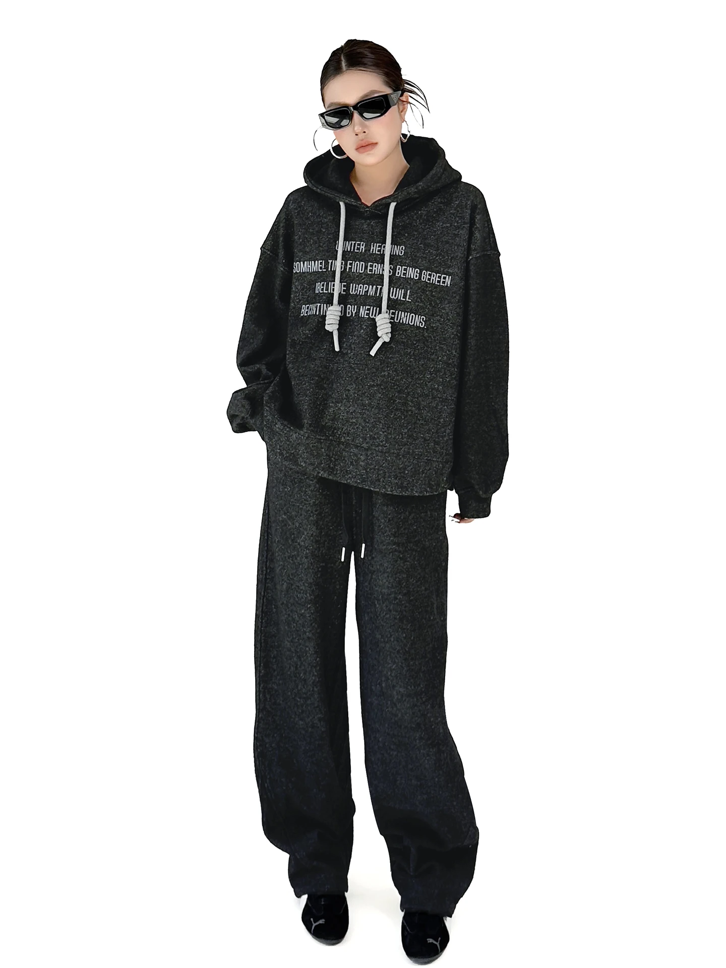 Fashionable Oversized Hoodie And Pants Set with Fleece And Elastic Waistband Unique Design Letter Print Casual Wear for Women
Fashionable Oversized Hoodie And Pants Set with Fleece And Elastic Waistband Unique Design Letter Print Casual Wear for Women