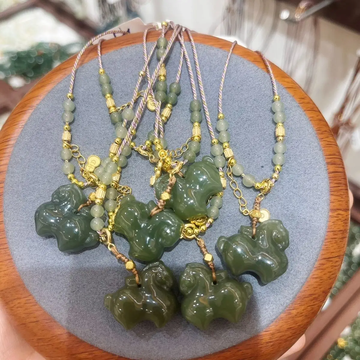New handmade design natural Hetian jade immediately rich pendant zodiac horse year fortune transfer jade pendant men's and women
New handmade design natural Hetian jade immediately rich pendant zodiac horse year fortune transfer jade pendant men's and women