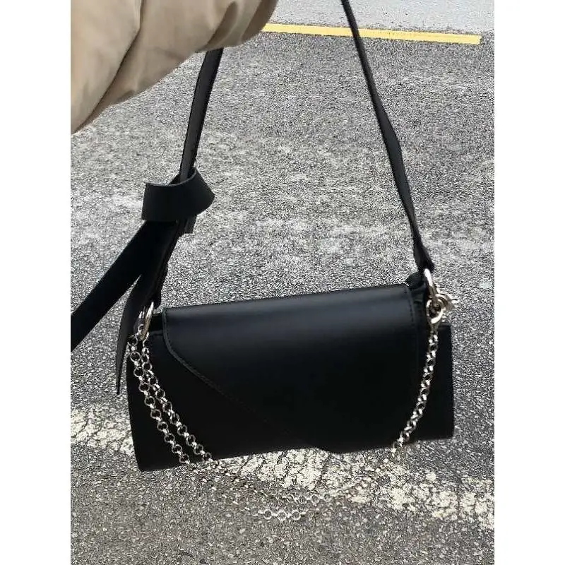 Retro Pu Leather Casual Commuting Simple Black Trendy Chain Shoulder Armpit Handbag Phone Money Coin Bag
Retro Pu Leather Casual Commuting Simple Black Trendy Chain Shoulder Armpit Handbag Phone Money Coin Bag