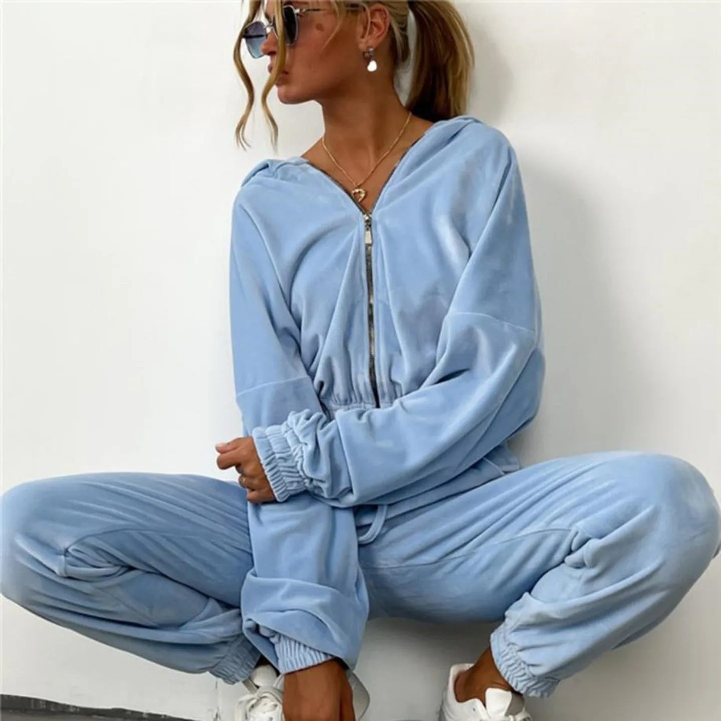 Faionable Women's Casual Sportswear Set Hoodie Pants Trasuit Long Sve Zipper Closure Winter Collection European Sle
Faionable Women's Casual Sportswear Set Hoodie Pants Trasuit Long Sve Zipper Closure Winter Collection European Sle