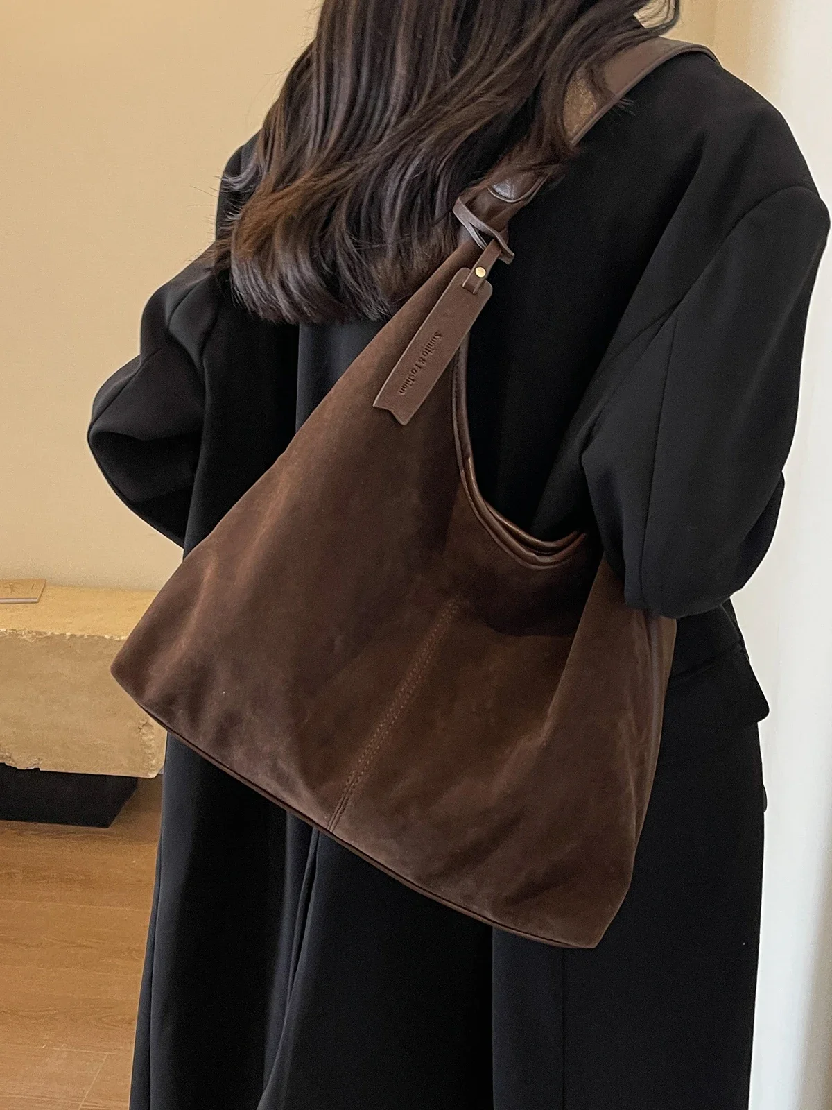 Casual Soft Leather Large Capaci Bag Female New Arrival Suede Shoulder Bag Autumn and Winter Tote Bag Bucket BagWT72
Casual Soft Leather Large Capaci Bag Female New Arrival Suede Shoulder Bag Autumn and Winter Tote Bag Bucket BagWT72
