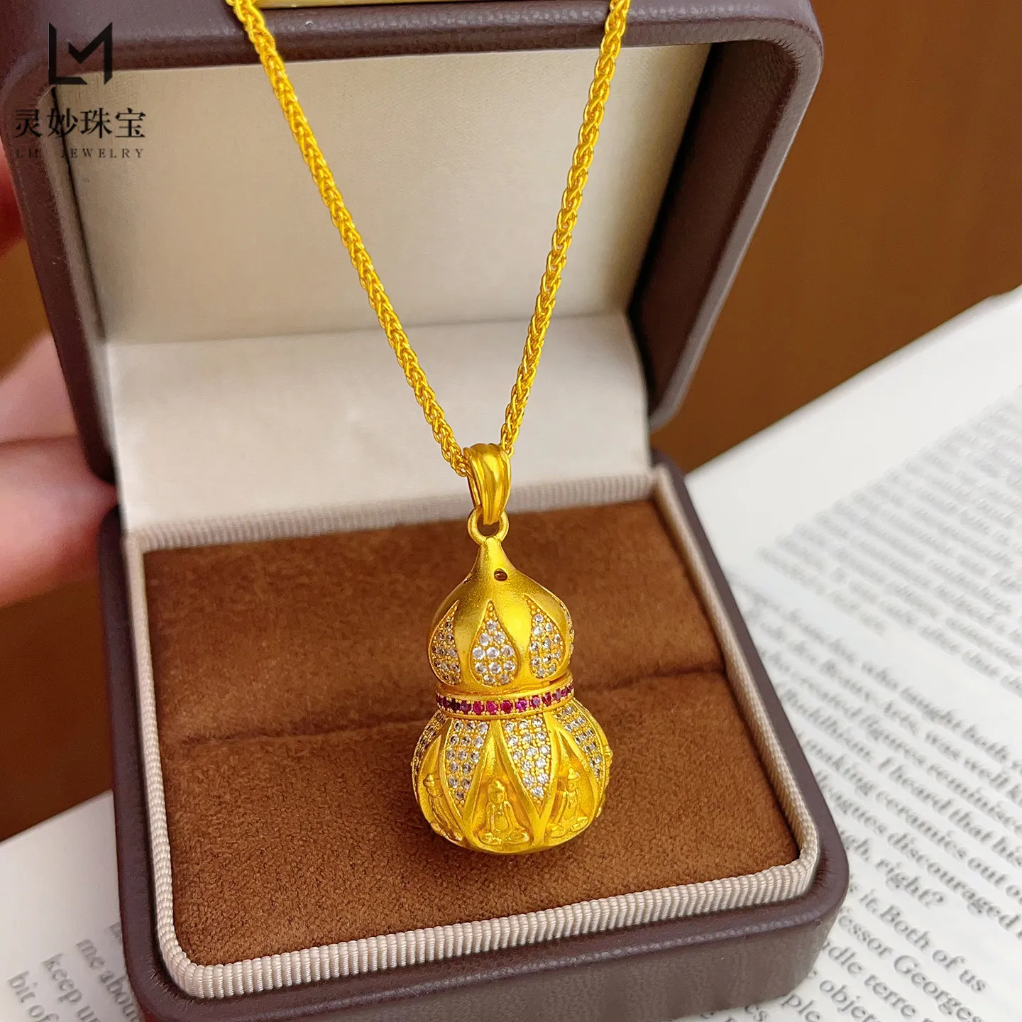 Lucky Buddha Pendant Necklace Plated with 18K Real Gold Diamond Gourd Clavicle Collarbone Chain Delicate Ins Gift for Girlfriend
Lucky Buddha Pendant Necklace Plated with 18K Real Gold Diamond Gourd Clavicle Collarbone Chain Delicate Ins Gift for Girlfriend