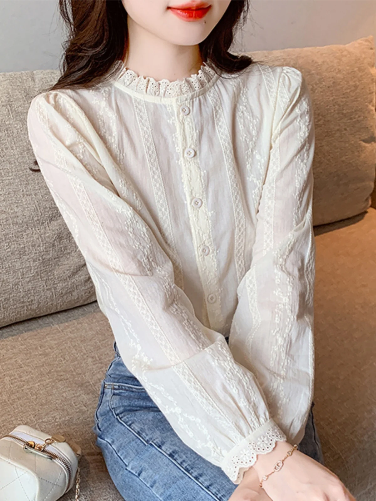 Новая весенняя женская хлопковая блузка с кружевным воротником-стойкой, свободного кроя, с длинным рукавом, универсальный базовый топ в корейском стиле для повседневной носки
Новая весенняя женская хлопковая блузка с кружевным воротником-стойкой, свободного кроя, с длинным рукавом, универсальный базовый топ в корейском стиле для повседневной носки