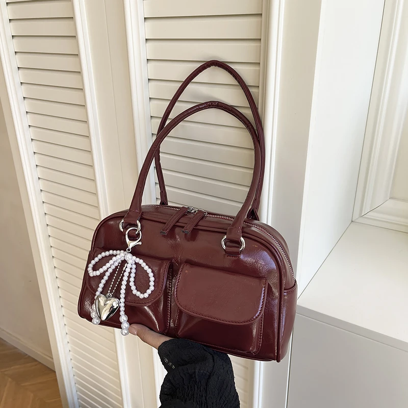 2025 Fashionable New High Quality PU Shoulder Bags Solid Zipper Commute Style Stylish Design Retro Tote Bags for Women
2025 Fashionable New High Quality PU Shoulder Bags Solid Zipper Commute Style Stylish Design Retro Tote Bags for Women