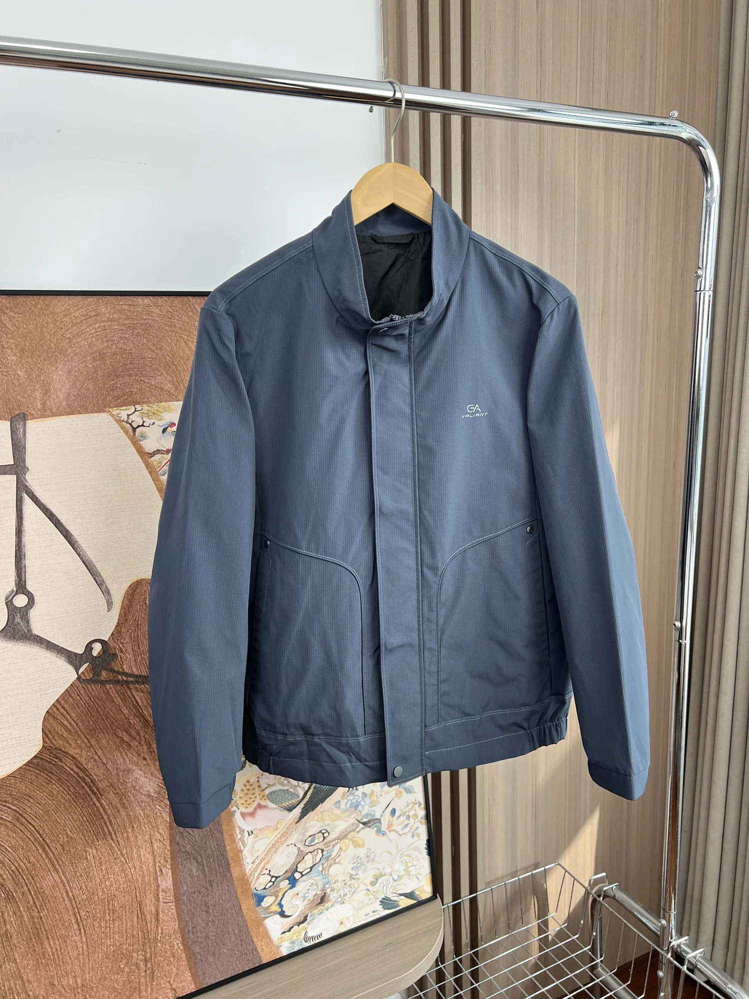 Мужская клетчатая куртка с воротником-стойкой, верхняя одежда, ветрозащитное пальто на молнии с высокой талией, облегающее длинное свековое повседневное осеннее пальто
Мужская клетчатая куртка с воротником-стойкой, верхняя одежда, ветрозащитное пальто на молнии с высокой талией, облегающее длинное свековое повседневное осеннее пальто