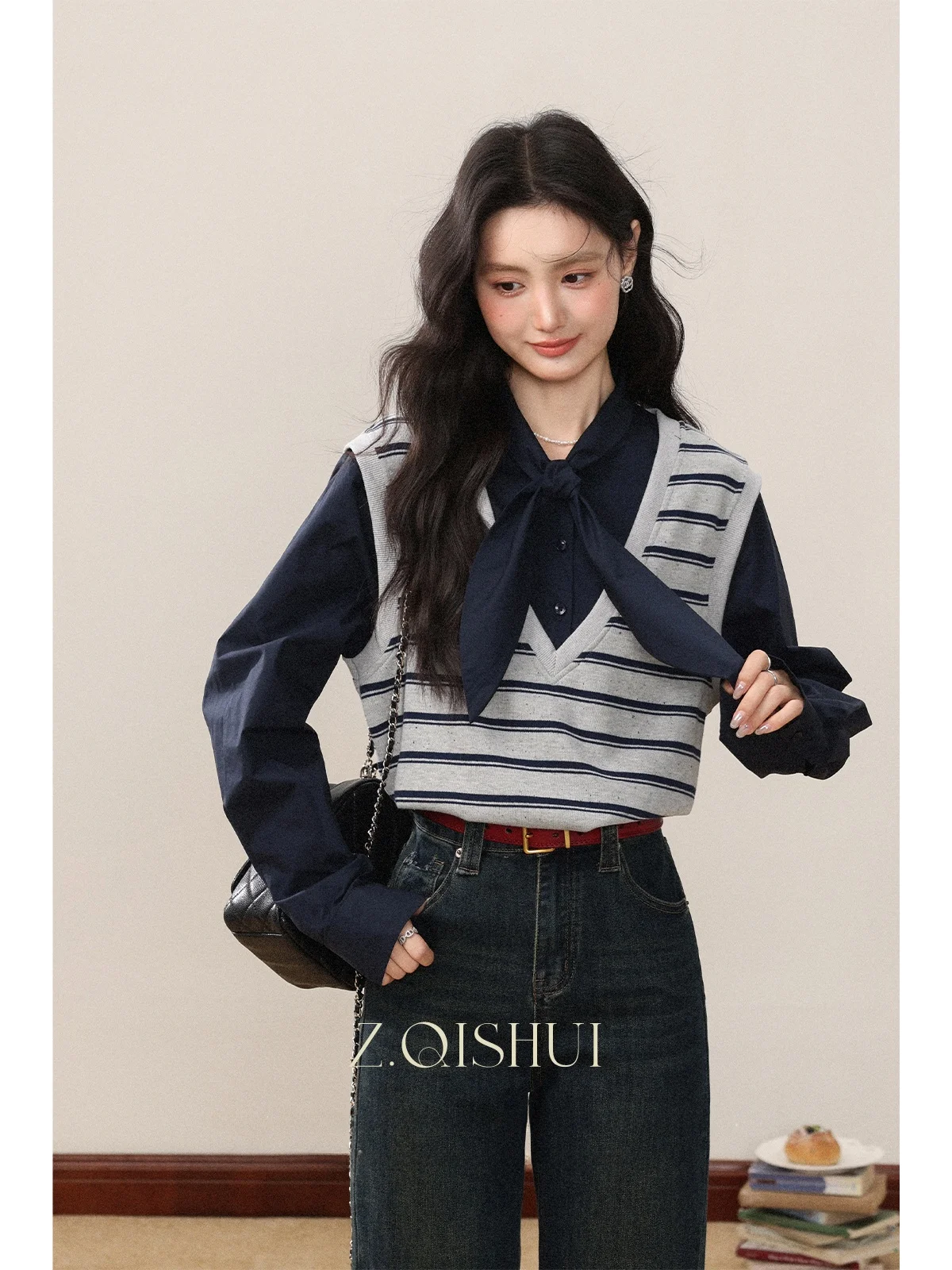 Женский топ Zhang Soda Early Autumn Royal Blue Long Sve с искусственным двухсекционным полосатым узлом для поездок на работу
Женский топ Zhang Soda Early Autumn Royal Blue Long Sve с искусственным двухсекционным полосатым узлом для поездок на работу