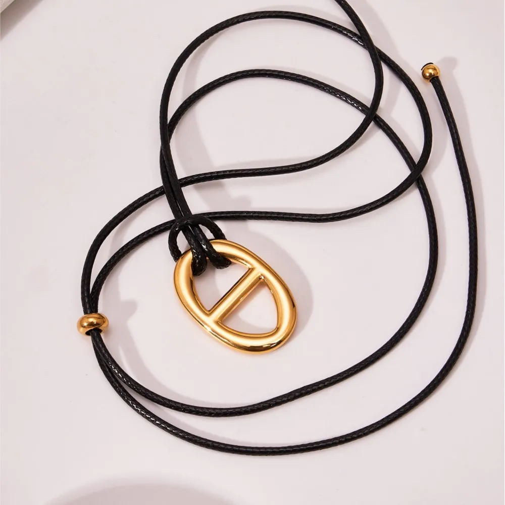 Black Leather Rope Necklace 18K Gold Plated Stainless Steel H Letter Pendant Neckalces PU Lanyard Charm Necklace for Women
Black Leather Rope Necklace 18K Gold Plated Stainless Steel H Letter Pendant Neckalces PU Lanyard Charm Necklace for Women