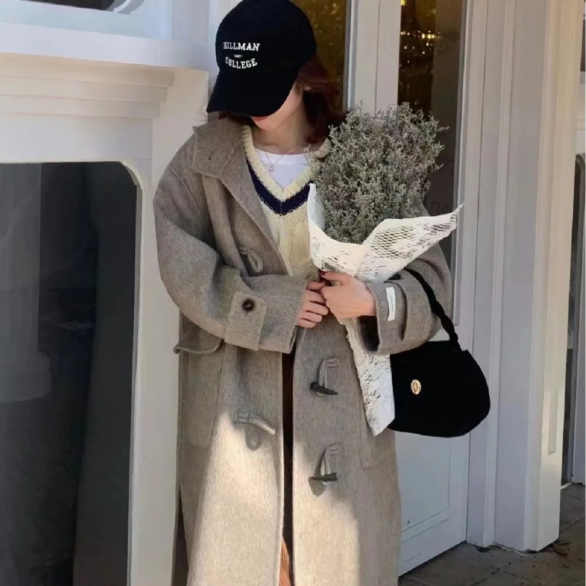 Hooded cow horn buckle 2024 autumn and winter new college style double-sided wool coat women's long high-end woolen coat
Hooded cow horn buckle 2024 autumn and winter new college style double-sided wool coat women's long high-end woolen coat