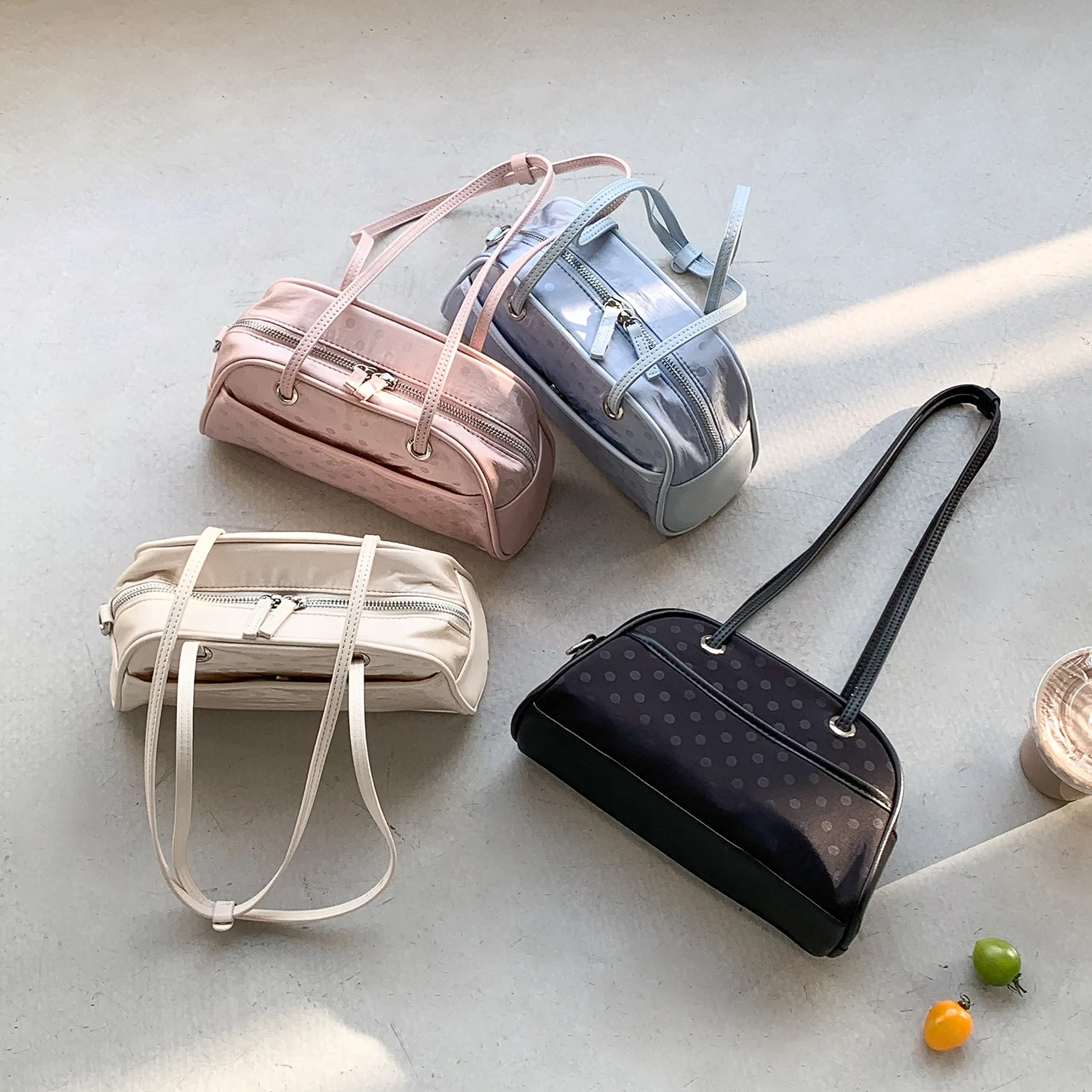 Korean Women's Polka Dot Shoulder Bag Spring Summer New Casual Fashion Simple Sweet Female Rectangle Commuting Tote Bags
Korean Women's Polka Dot Shoulder Bag Spring Summer New Casual Fashion Simple Sweet Female Rectangle Commuting Tote Bags