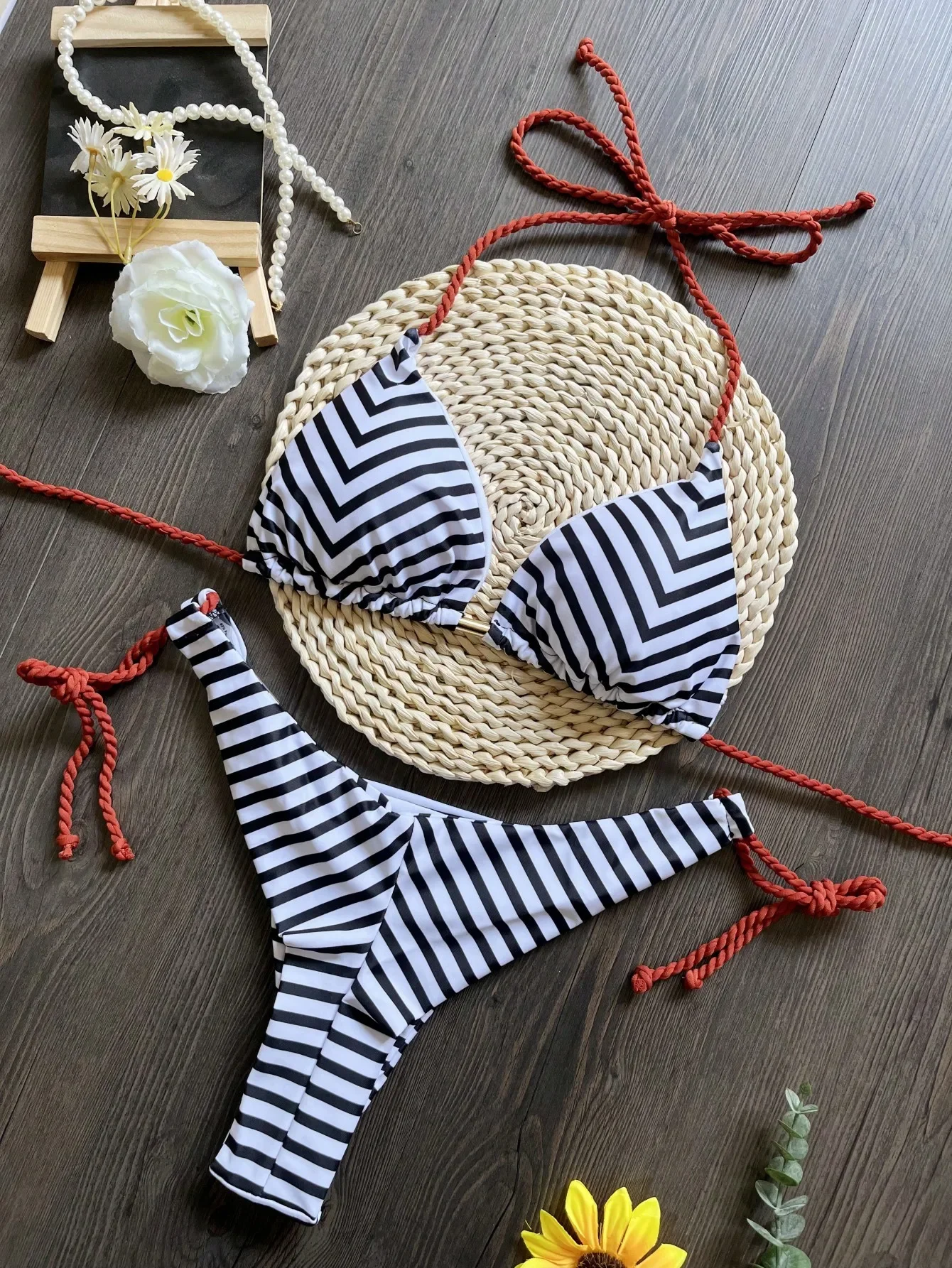 RUOTONGSEPT Sexy Micro Bikinis Set New Swimsuit Women Stripe Print Braiding Rope Swimwear Female Bathing Suit Brazilian Biquinis
RUOTONGSEPT Sexy Micro Bikinis Set New Swimsuit Women Stripe Print Braiding Rope Swimwear Female Bathing Suit Brazilian Biquinis